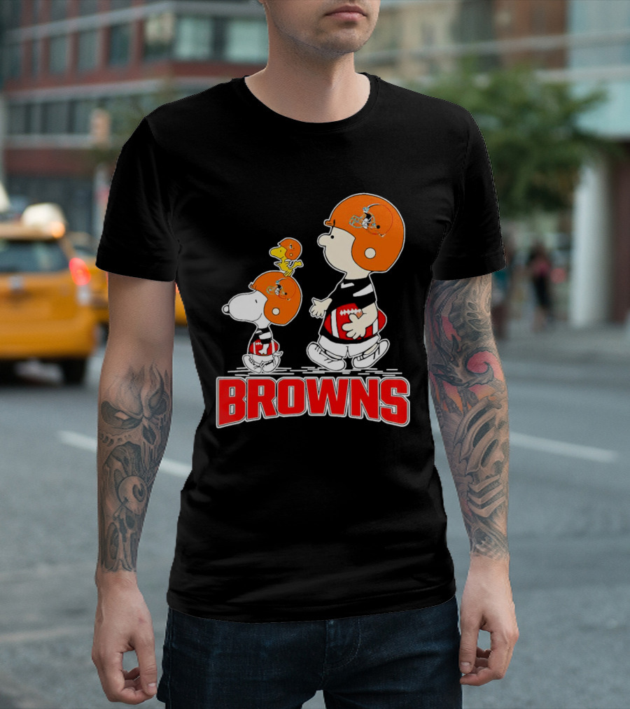 Browns Snoopy Charlie Brown Woodstock Football Helmets T-Shirt