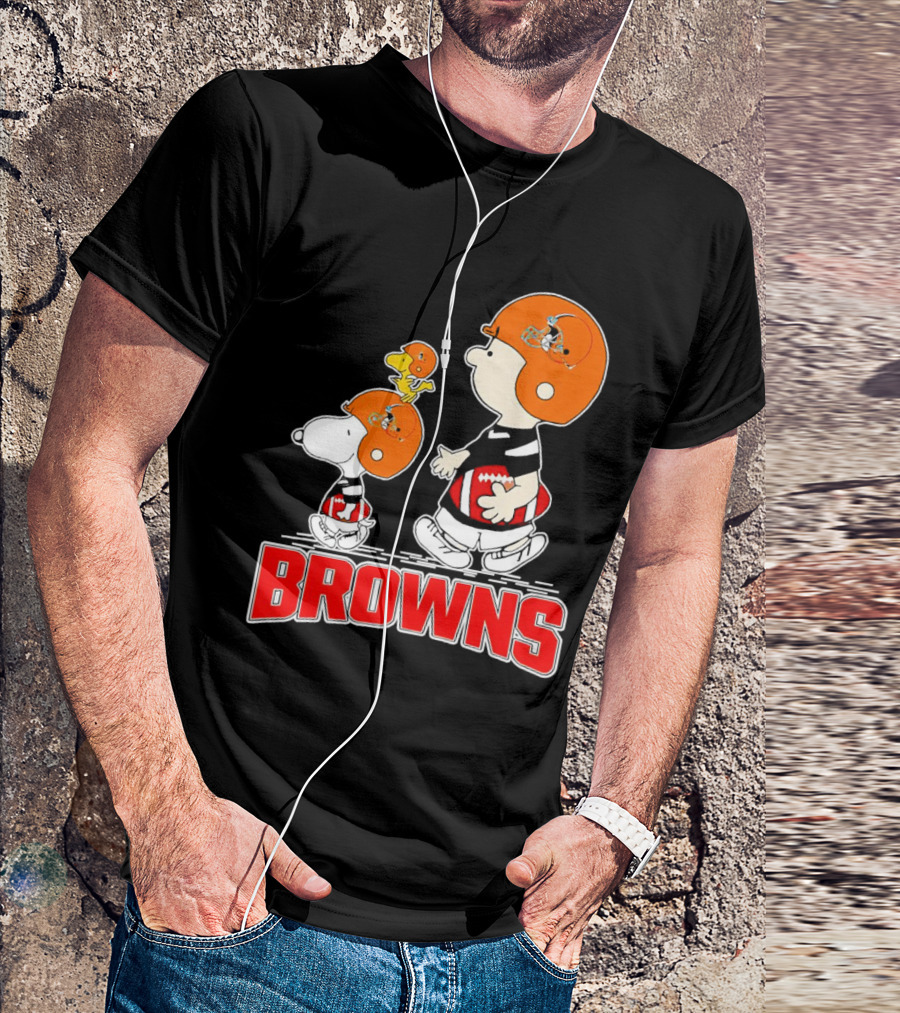 Browns Snoopy Charlie Brown Woodstock Football Helmets T-Shirt
