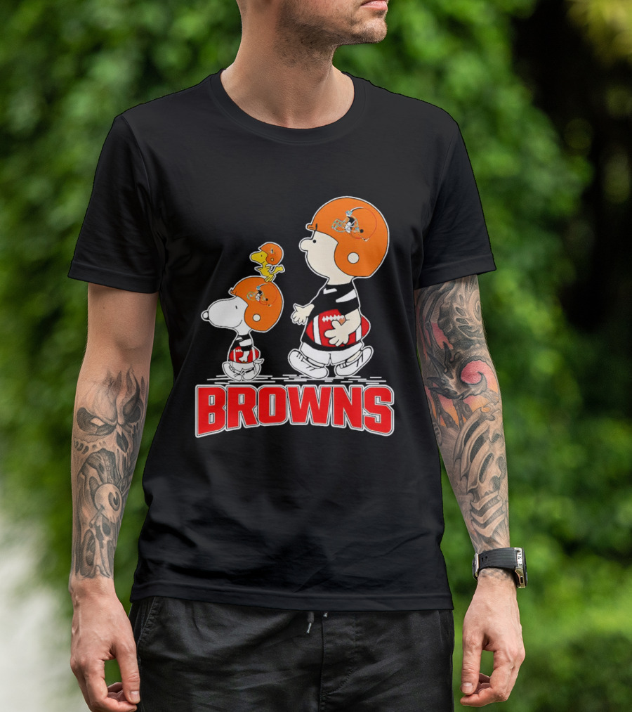 Browns Snoopy Charlie Brown Woodstock Football Helmets T-Shirt