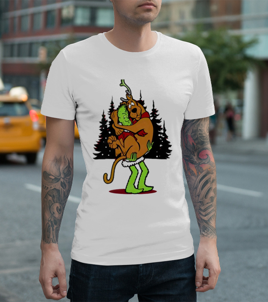 Grinch Scooby-Doo Shaggy Hug Funny Christmas Scene T-Shirt