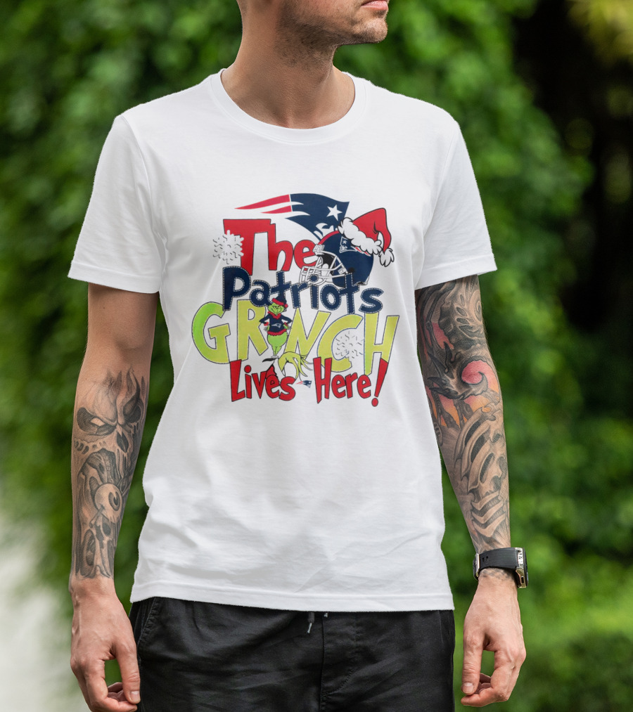 The New England Patriots Grinch Lives Here Christmas Santa Hat T-Shirt