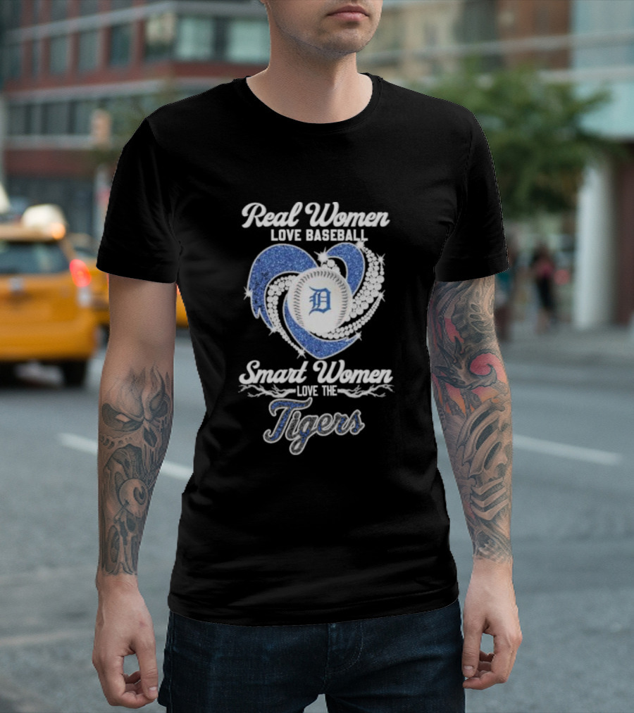 Real Women Love Baseball Smart Women Love the Detroit Tigers T-Shirt