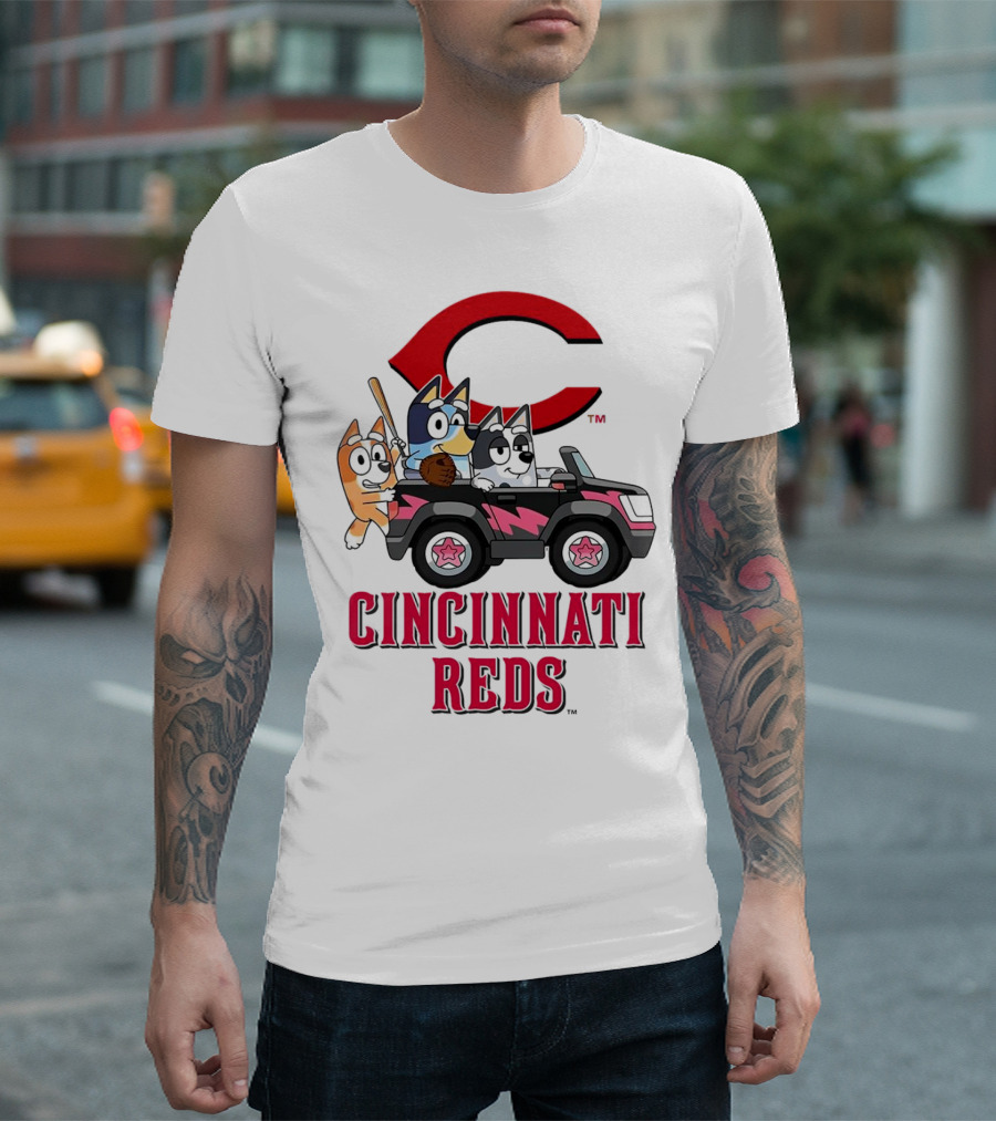 Cincinnati Reds Bandit Chilli Aunt Trixie Heeler Jeep T-Shirt