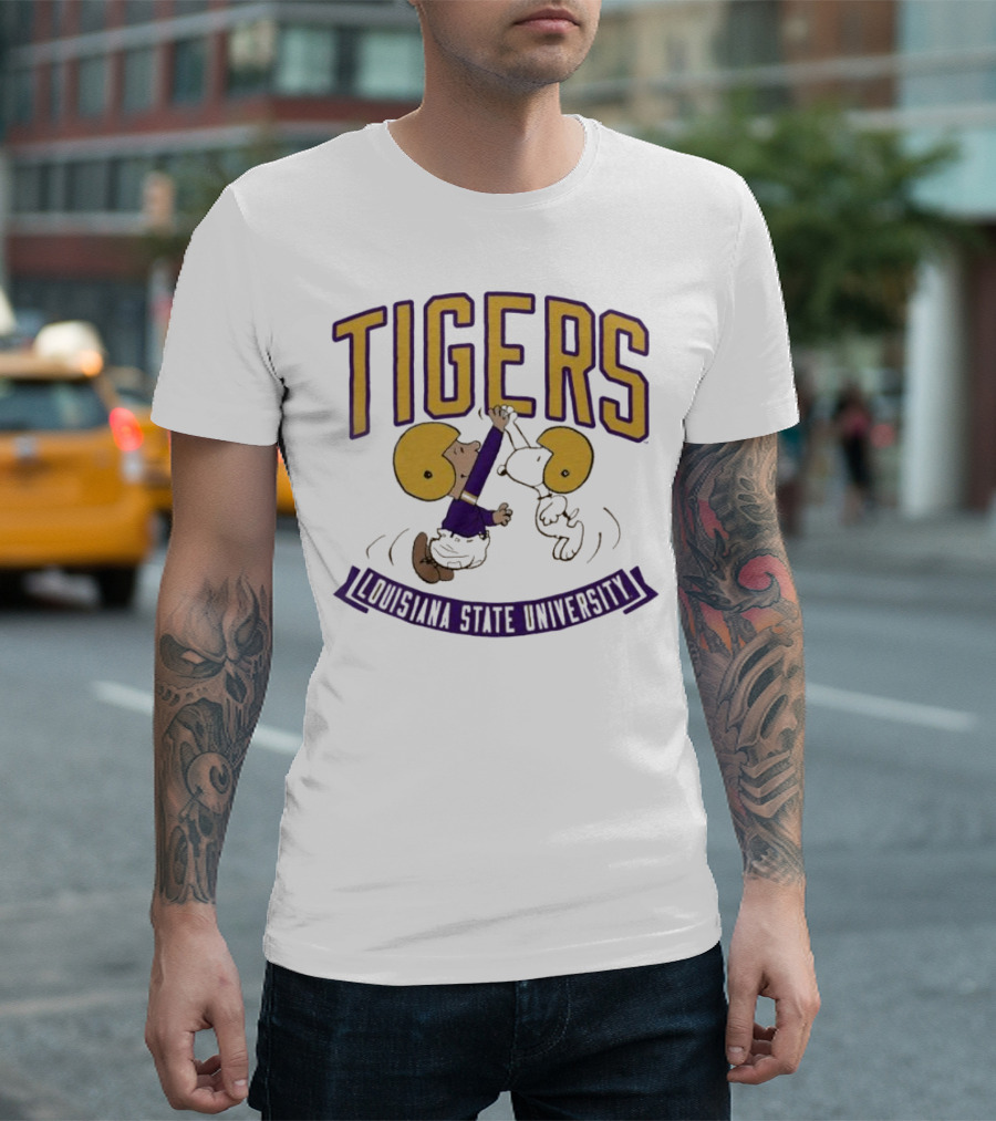 Charlie Brown and Snoopy High Five Louisiana State University Tigers T-Shirt