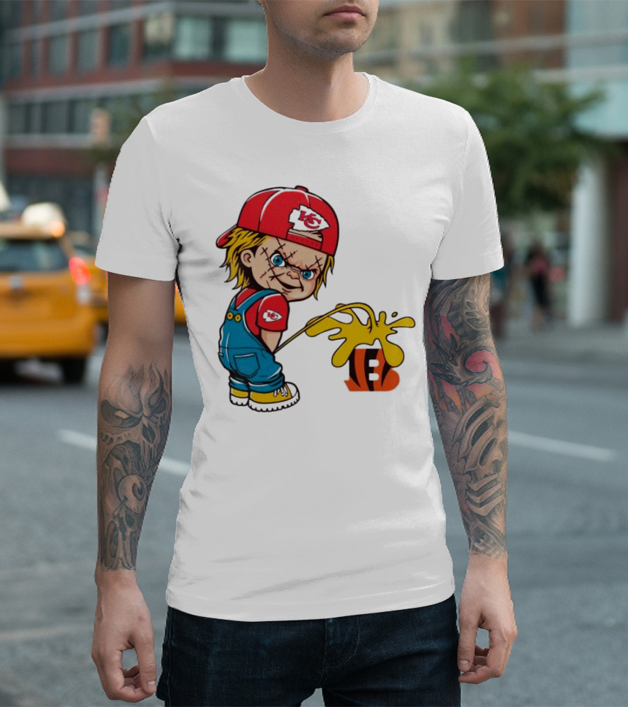 Kansas City Chiefs Chucky Pissing On Cincinnati Bengals T-Shirt