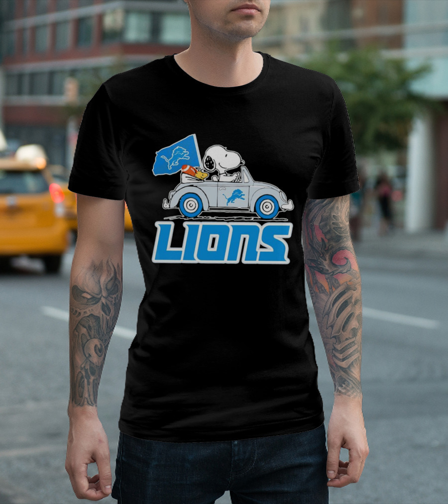 Snoopy and Woodstock in Car with Detroit Lions Flag T-Shirt