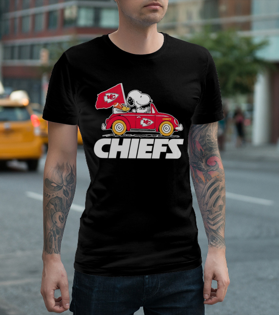 Snoopy Woodstock Driving Red Car Chiefs Flag Kansas City Chiefs T-Shirt