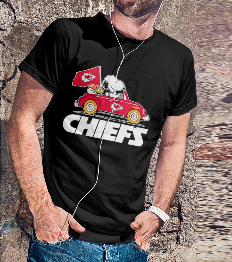 Snoopy Woodstock Driving Red Car Chiefs Flag Kansas City Chiefs T-Shirt