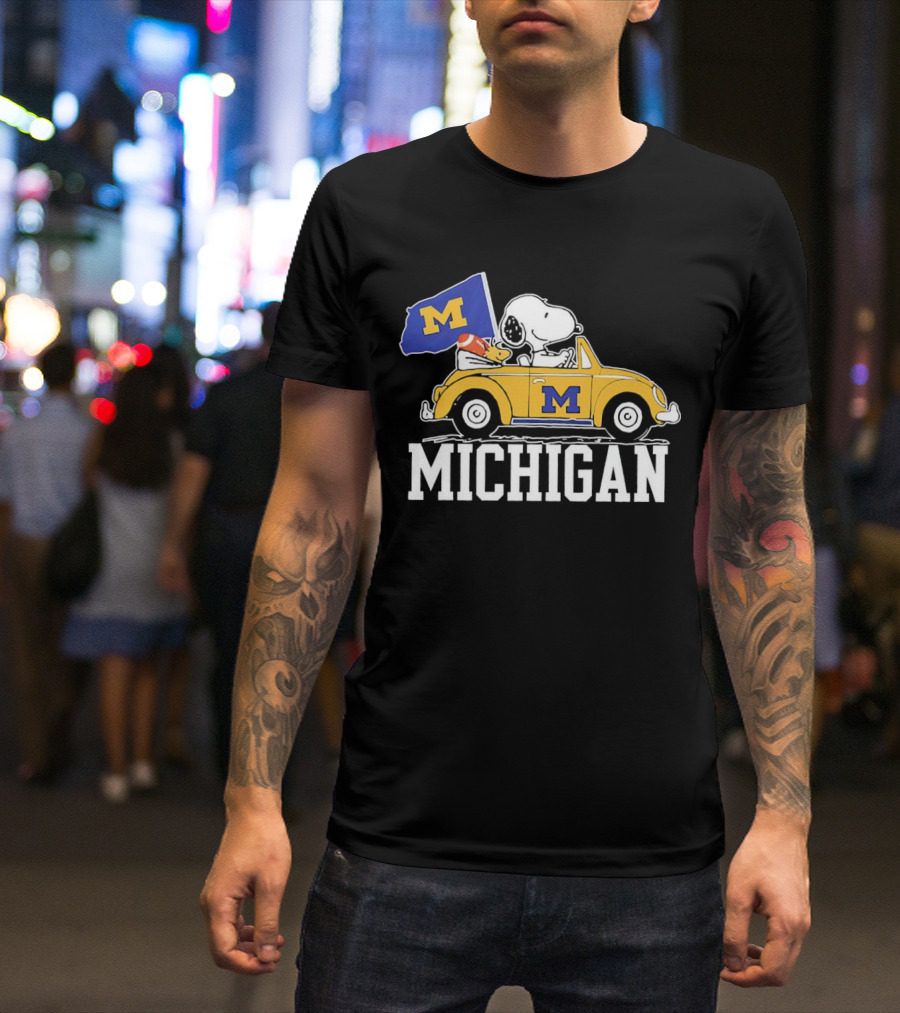 Snoopy And Woodstock Driving Car With Michigan Wolverines Flag T-Shirt