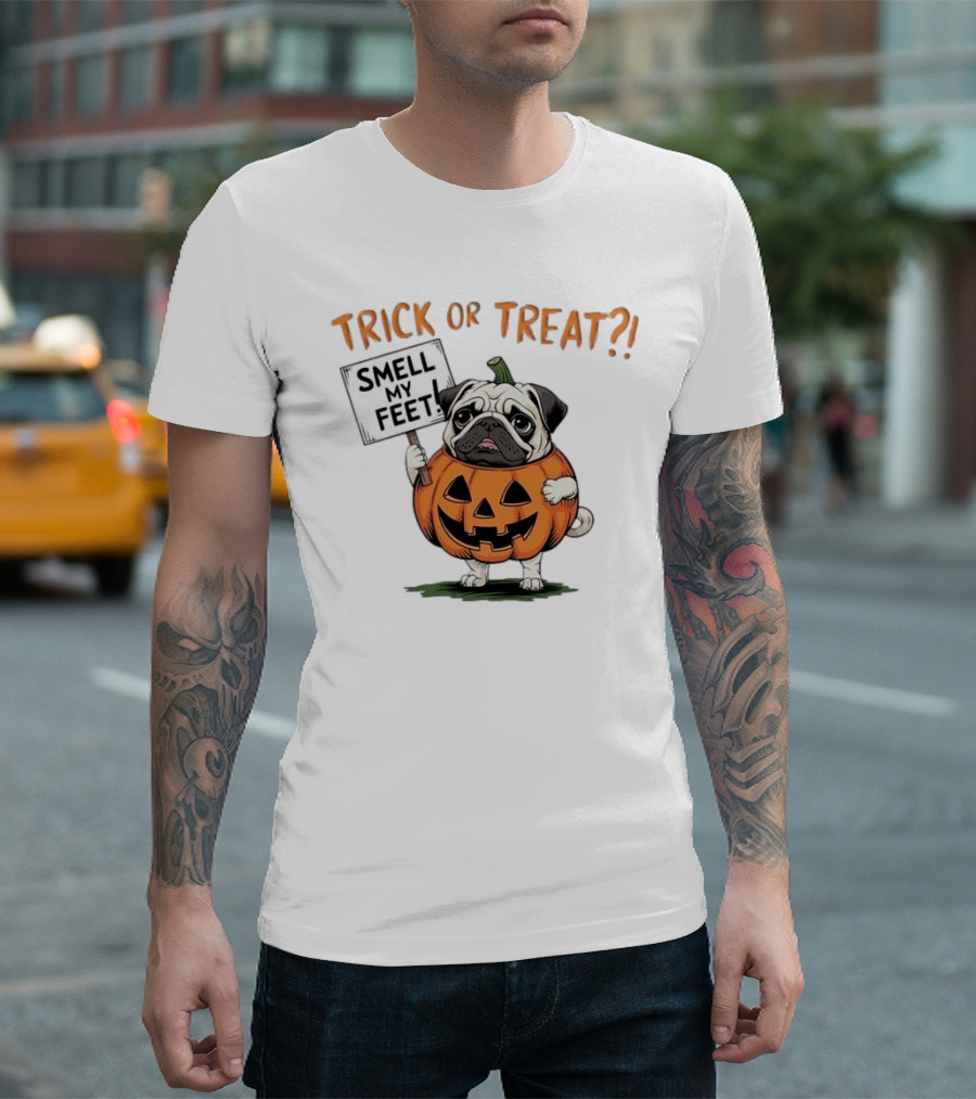 Pug in Pumpkin Costume Trick or Treat Smell My Feet Halloween T-Shirt