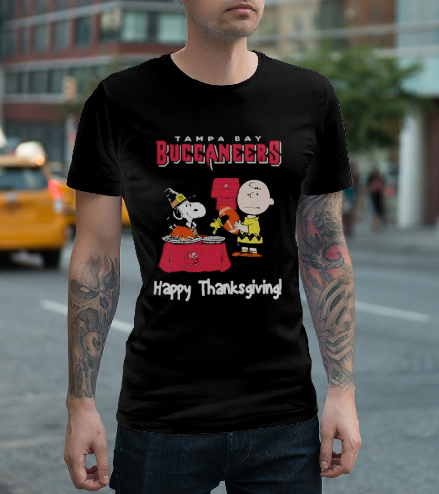 Tampa Bay Buccaneers Thanksgiving Charlie Brown and Snoopy Peanuts T-Shirt
