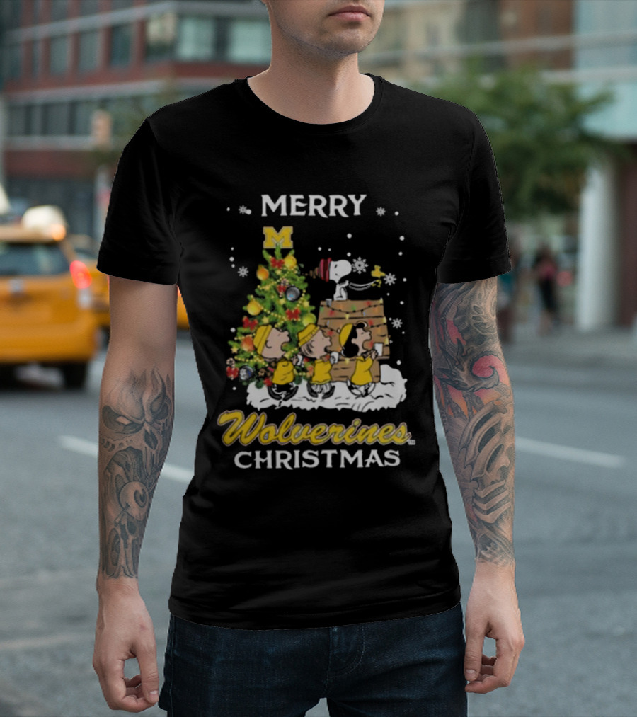 Merry Michigan Wolverines Snoopy and Friends Christmas T-Shirt