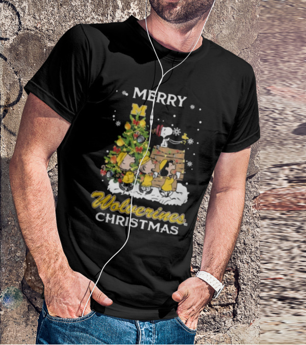 Merry Michigan Wolverines Snoopy And Friends Christmas T-Shirt