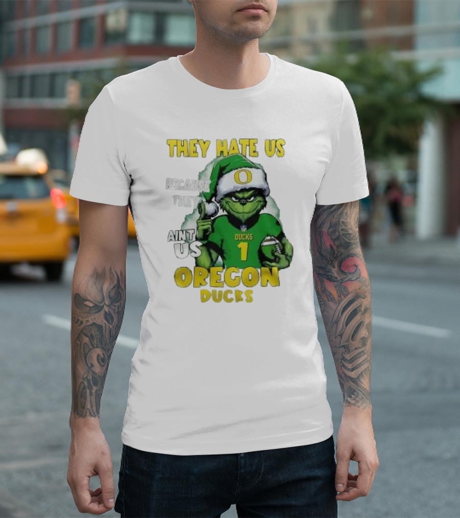 Sana Grinch They Hate Us Because They Ain’t Us Oregon Ducks Christmas 2024 Santa Football T-Shirt