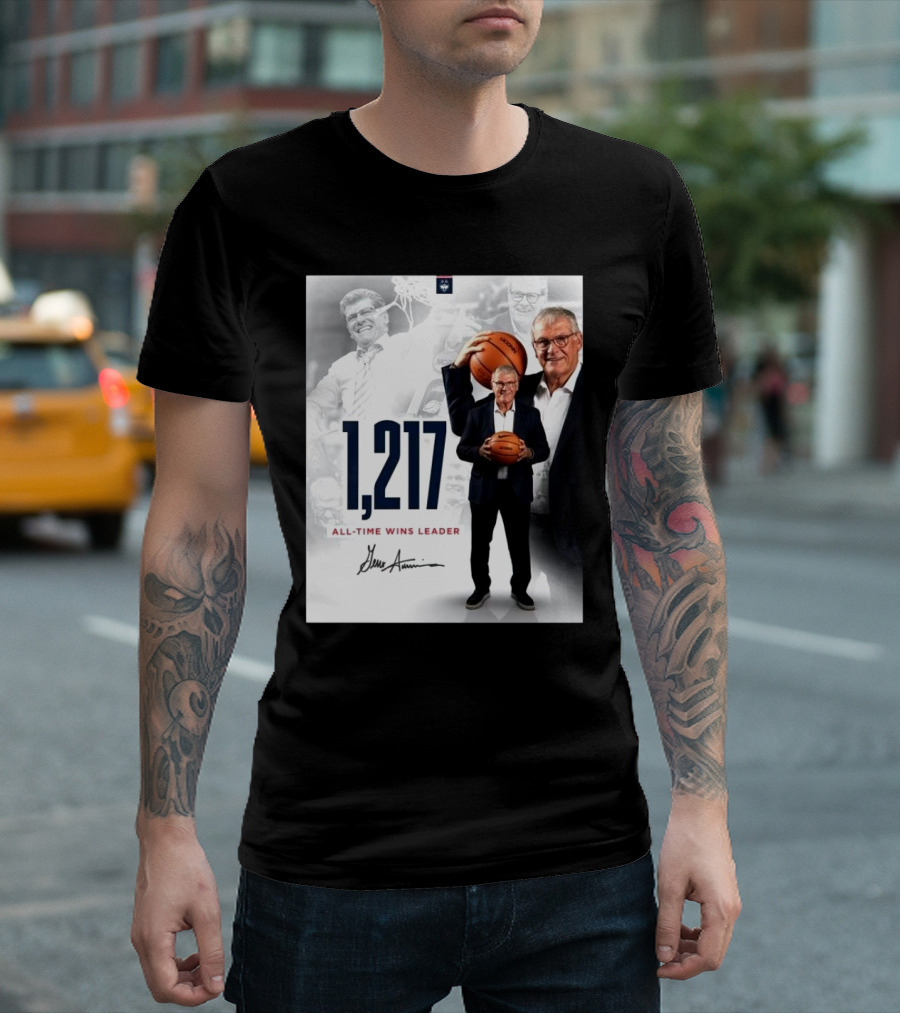 1,217 All-Time Wins Leader Geno Auriemma Signature Image T-Shirt