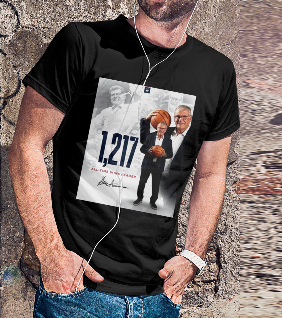 1,217 All-Time Wins Leader Geno Auriemma Signature Image T-Shirt