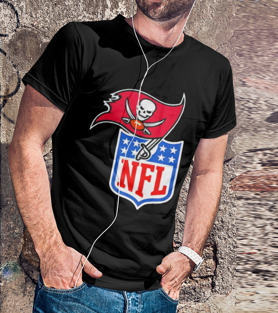 Tampa Bay Buccaneers NFL Shield Logo Pirate Flag Crest T-Shirt