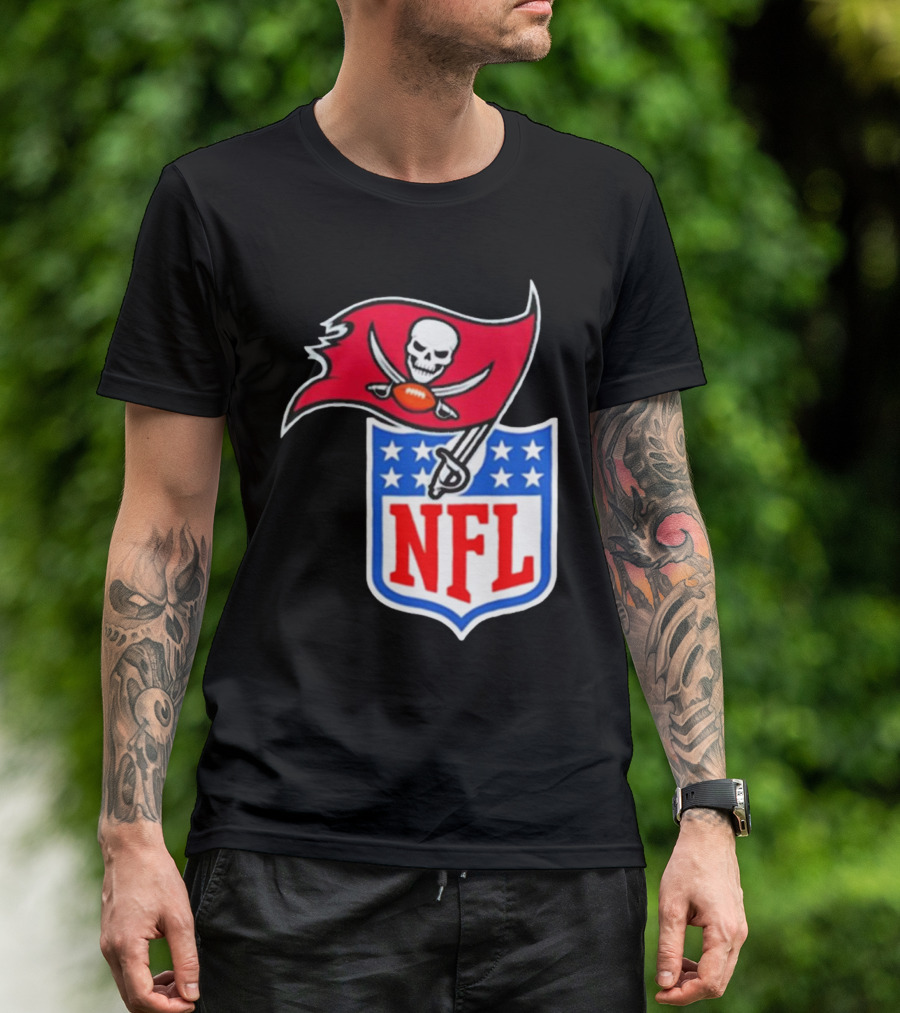 Tampa Bay Buccaneers NFL Shield Logo Pirate Flag Crest T-Shirt