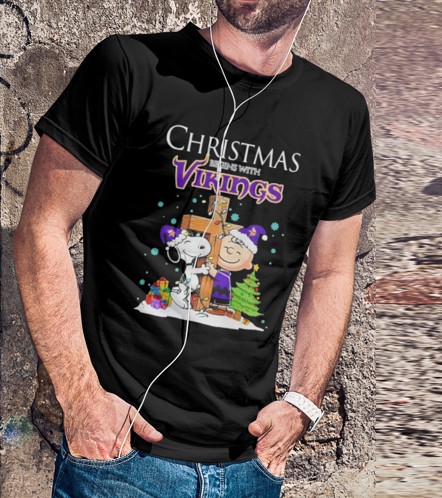 Christmas Begins With Minnesota Vikings Charlie Brown Snoopy Hug Cross T-Shirt