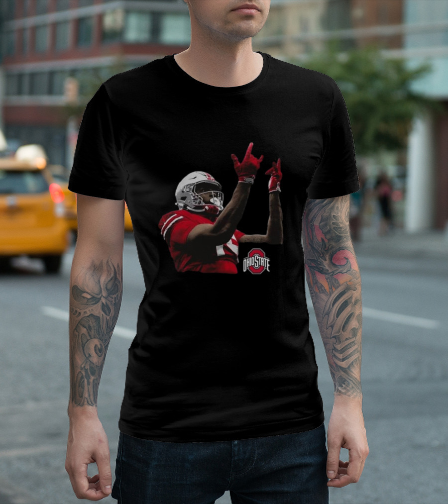 Jelani Thurman Ohio State Football Player In Action With Helmet And Ohio State Buckeyes Logo T-Shirt