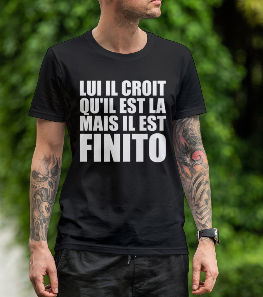 Lui Il Croit Qu’Il Est La Mais Il Est Finito Bold Statement Text T-Shirt
