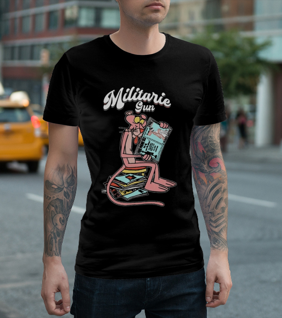 Militarie Gun Pink Panther Reading Comics T-Shirt