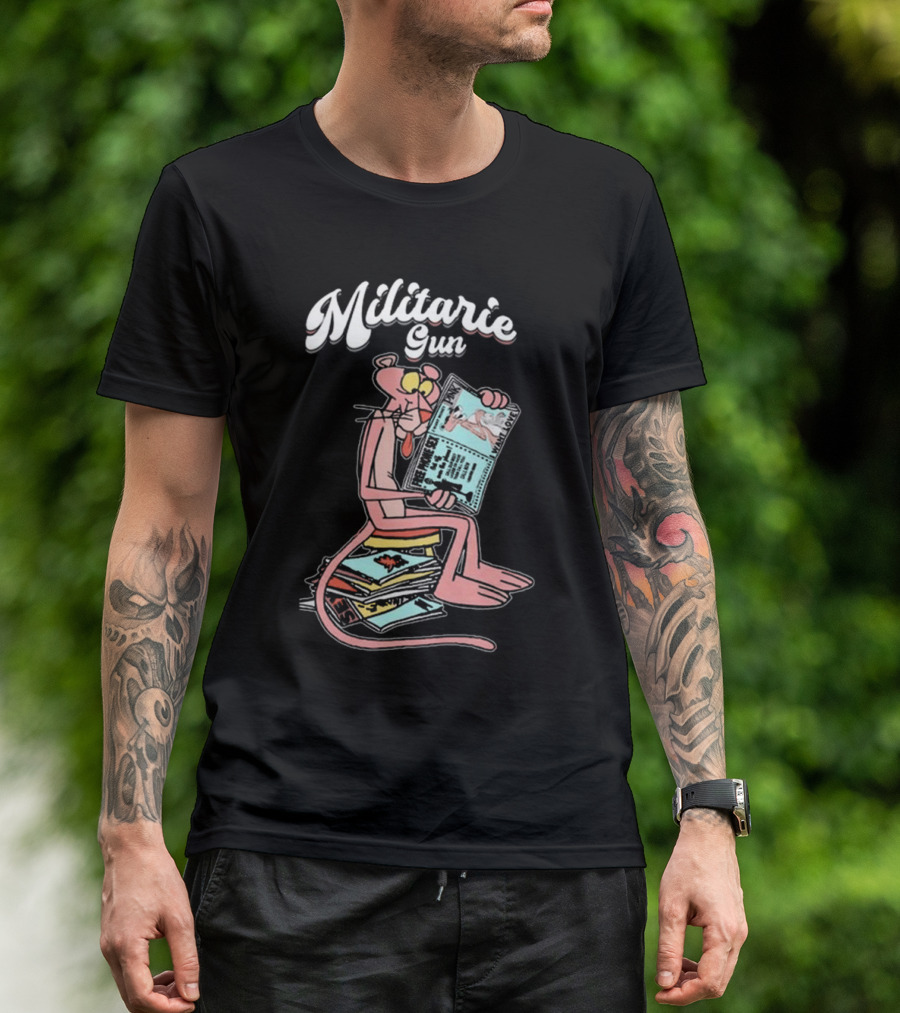 Militarie Gun Pink Panther Reading Comics T-Shirt