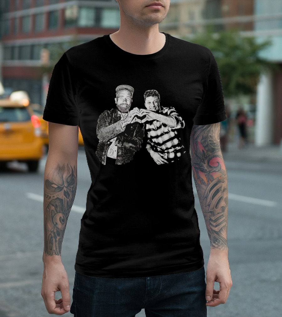 Nice Travis Kelce Hand Love Patrick Mahomes T-Shirt