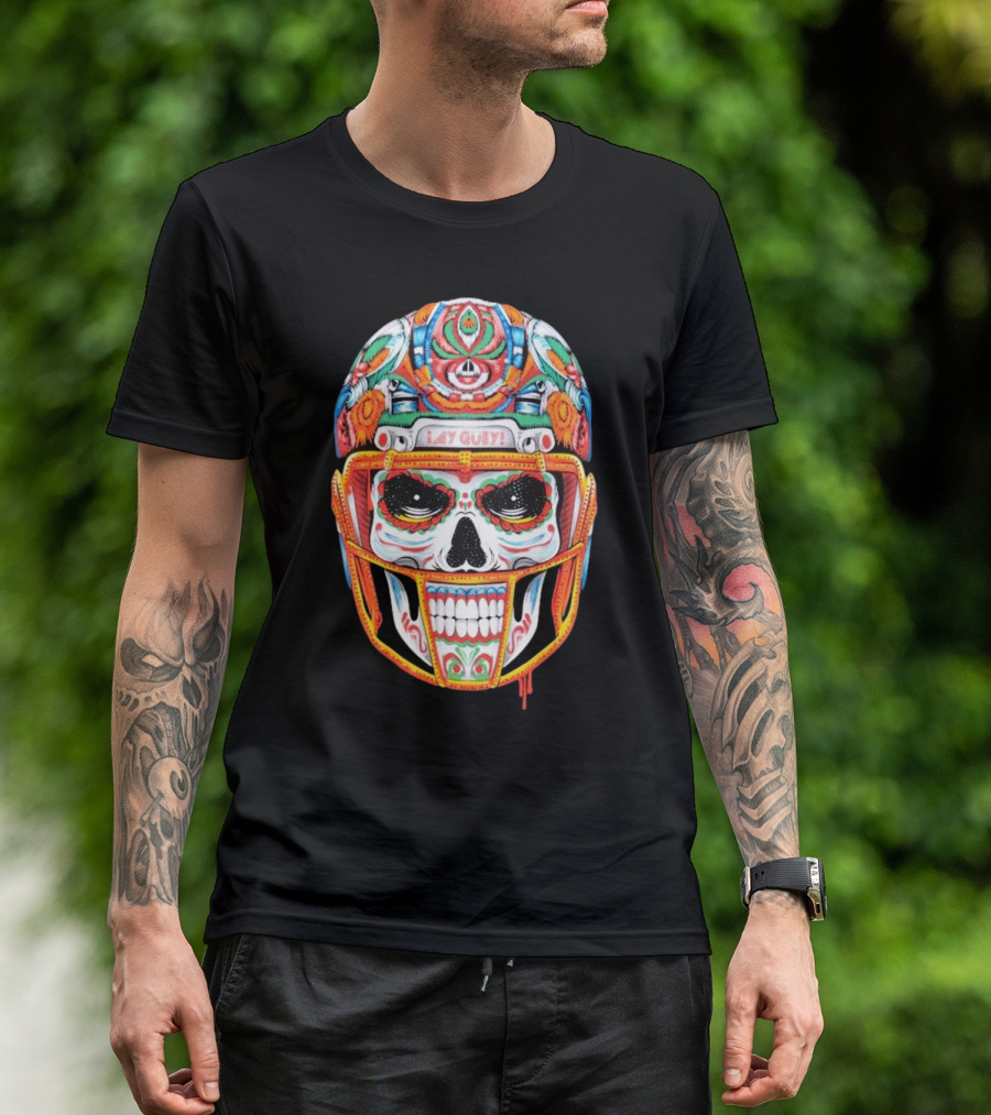 Primera De 10 ¡Ay Güey! Colorful Skull Football Helmet T-Shirt