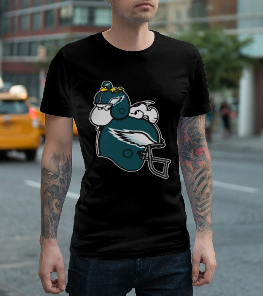 Snoopy Woodstock Relaxing Philadelphia Eagles Football Helmet T-Shirt