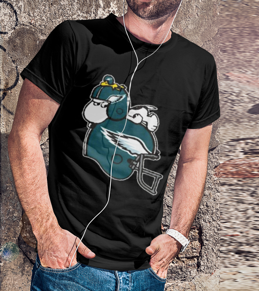 Snoopy Woodstock Relaxing Philadelphia Eagles Football Helmet T-Shirt