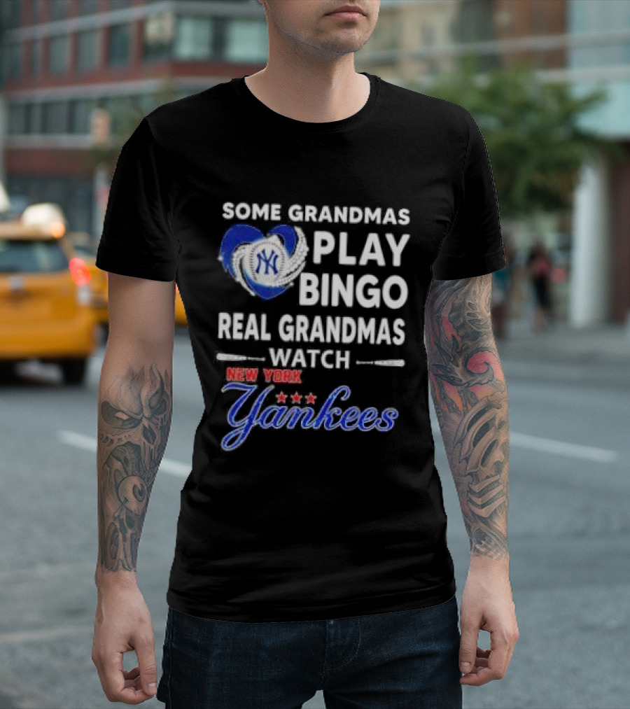 Some Grandmas Play Bingo Real Grandmas New York Yankees T-Shirt