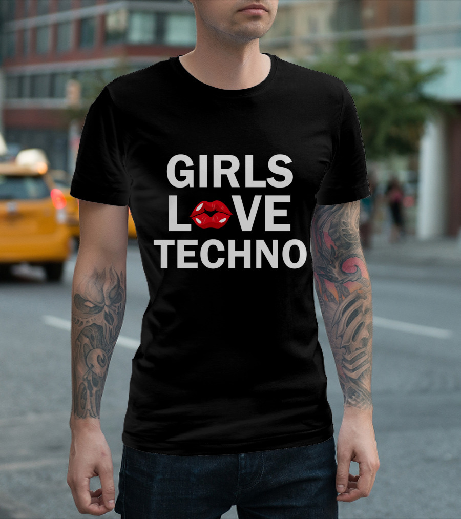 GIRLS LOVE TECHNO LIPS T-Shirt
