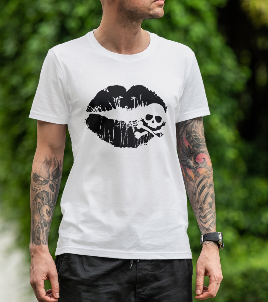 Skull Crossbones Lips Grunge T-Shirt
