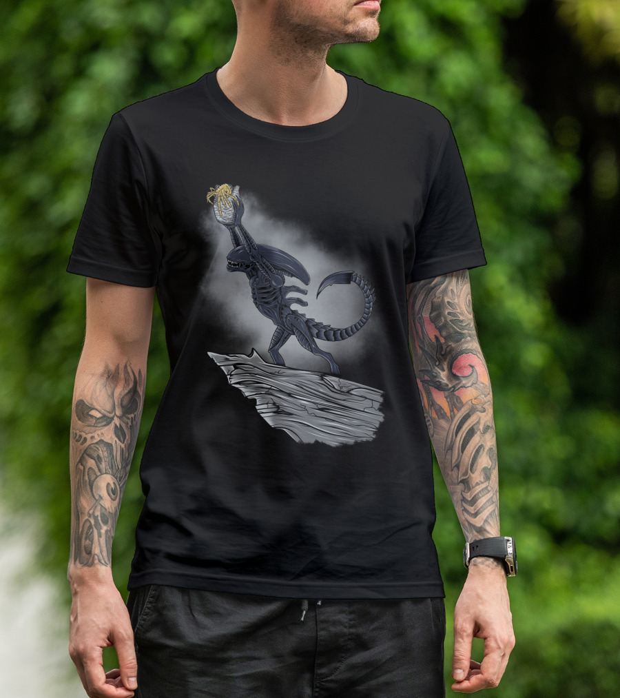 The Alien King Lifts Iconic Facehugger Egg On Rocky Cliff T-Shirt