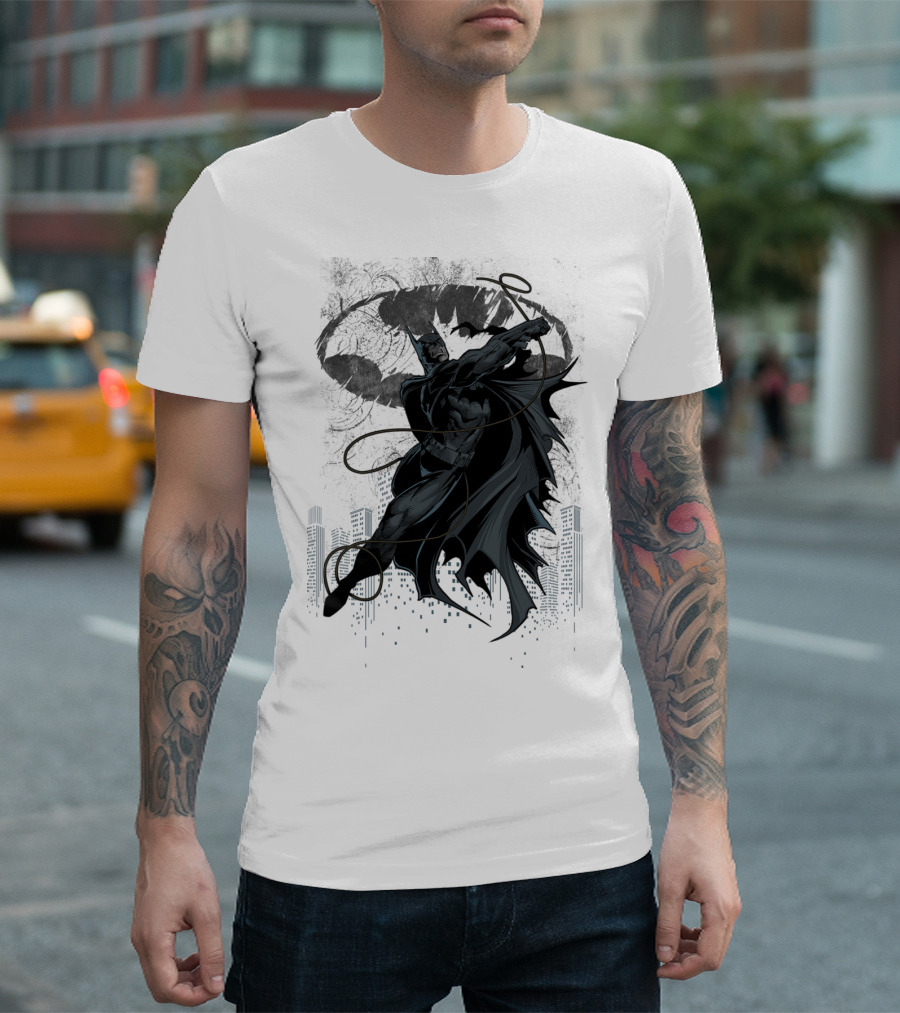 Batman Gotham City Skyline Swinging Noir T-Shirt