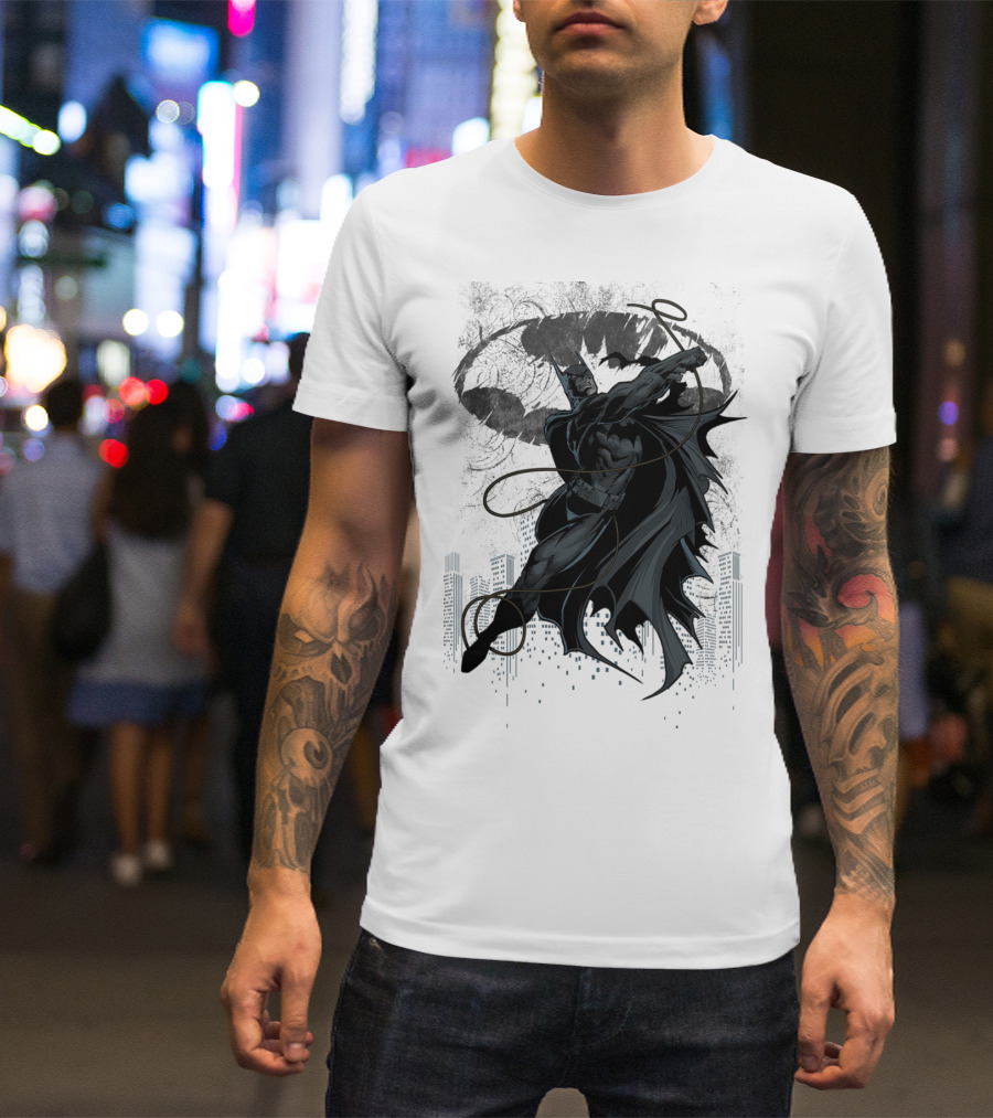 Batman Gotham City Skyline Swinging Noir T-Shirt