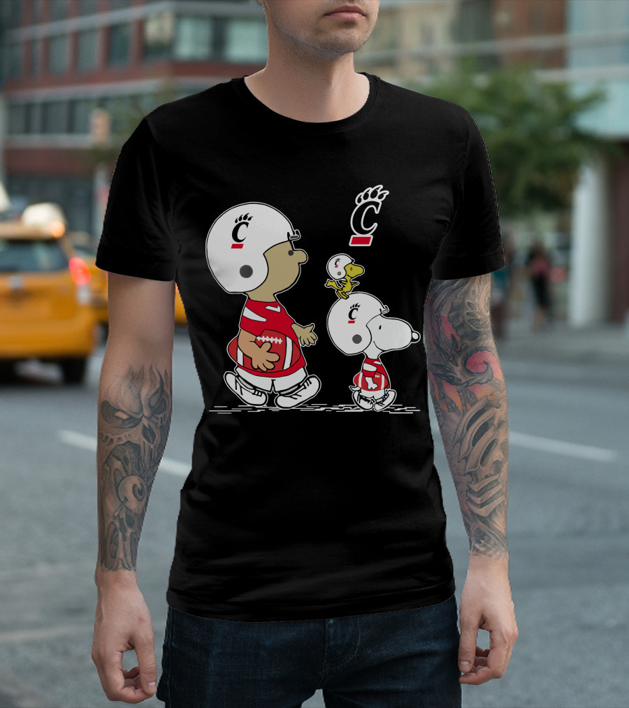 Cincinnati Bearcats Peanuts Characters Football Helmets and Jerseys T-Shirt