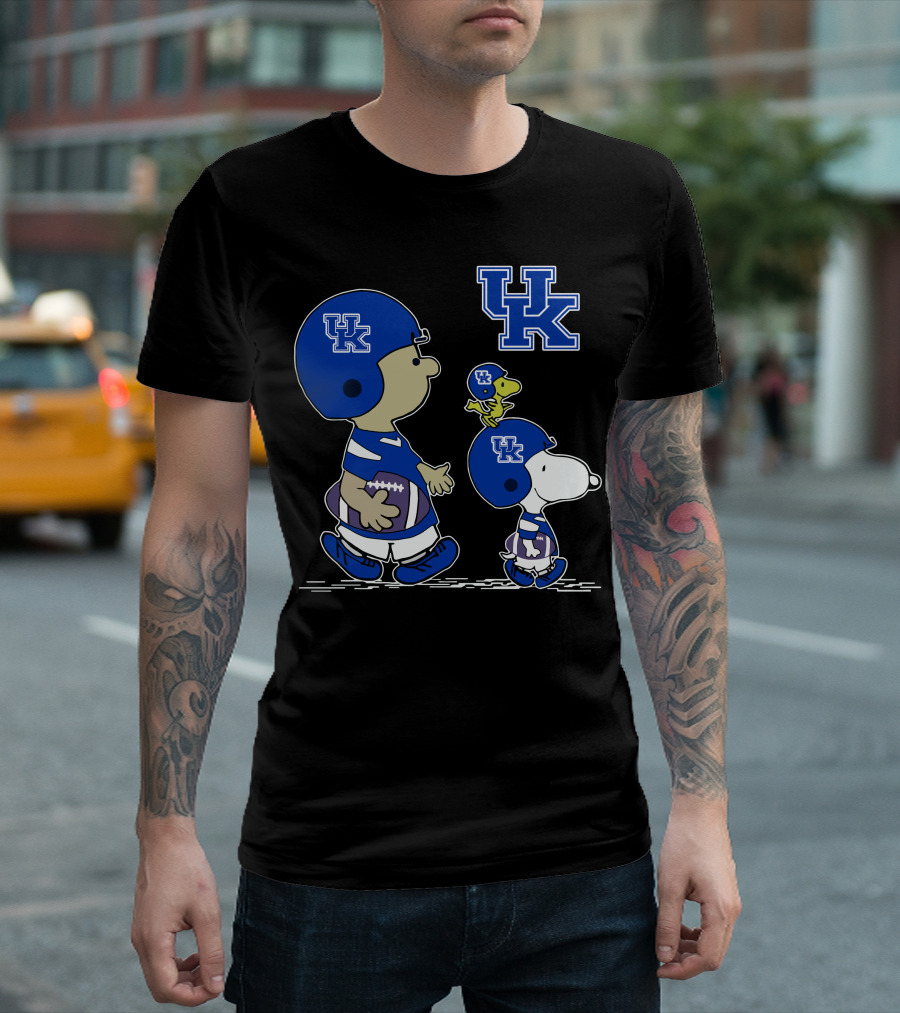 UK Wildcats Snoopy And Woodstock Football Helmets T-Shirt