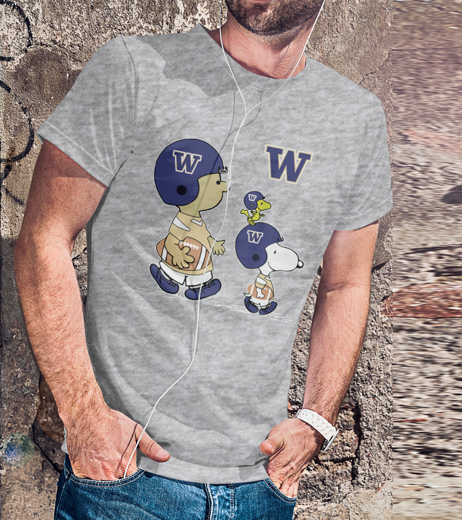 Washington Huskies Peanuts Snoopy Football Team T-Shirt