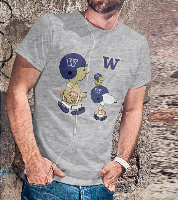 Washington Huskies Peanuts Snoopy Football Team T-Shirt