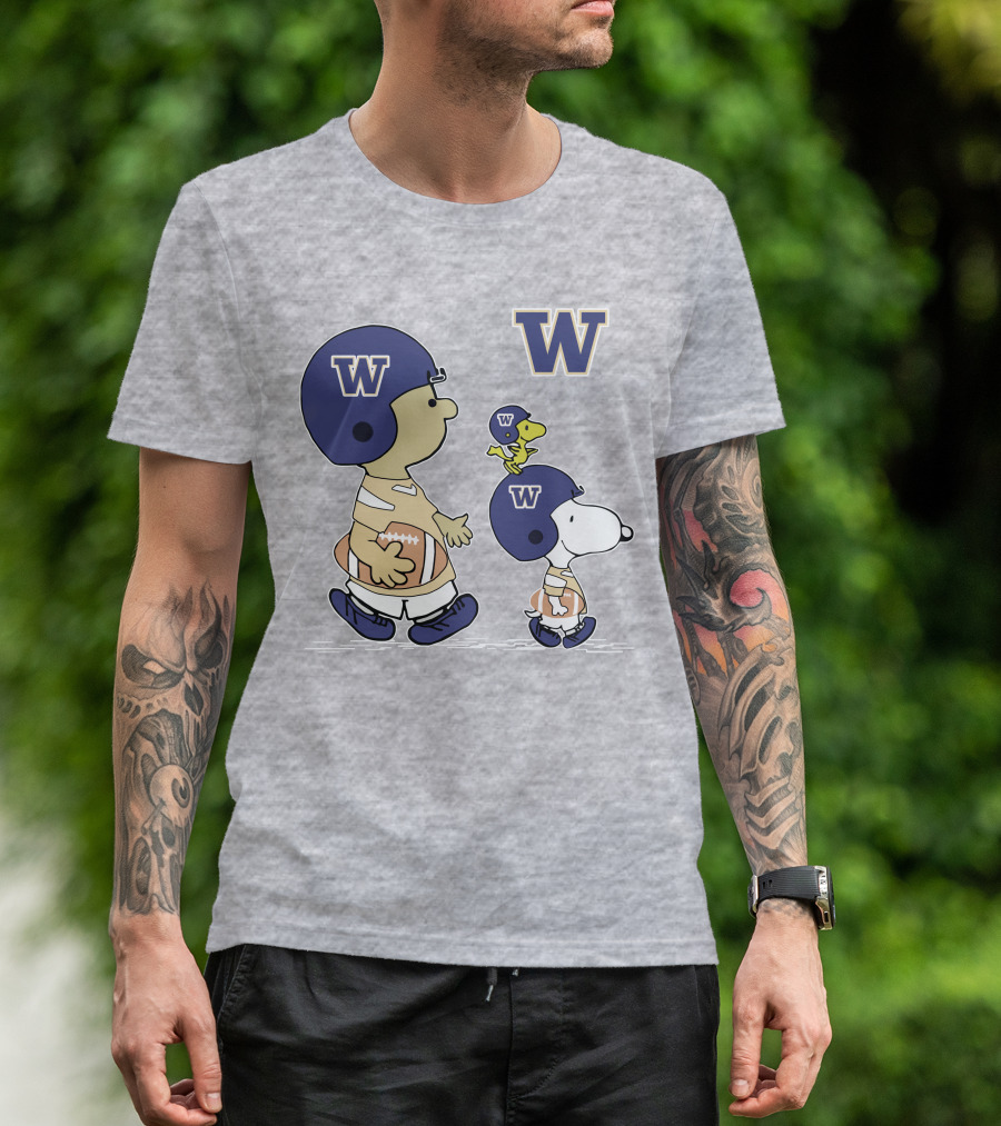 Washington Huskies Peanuts Snoopy Football Team T-Shirt