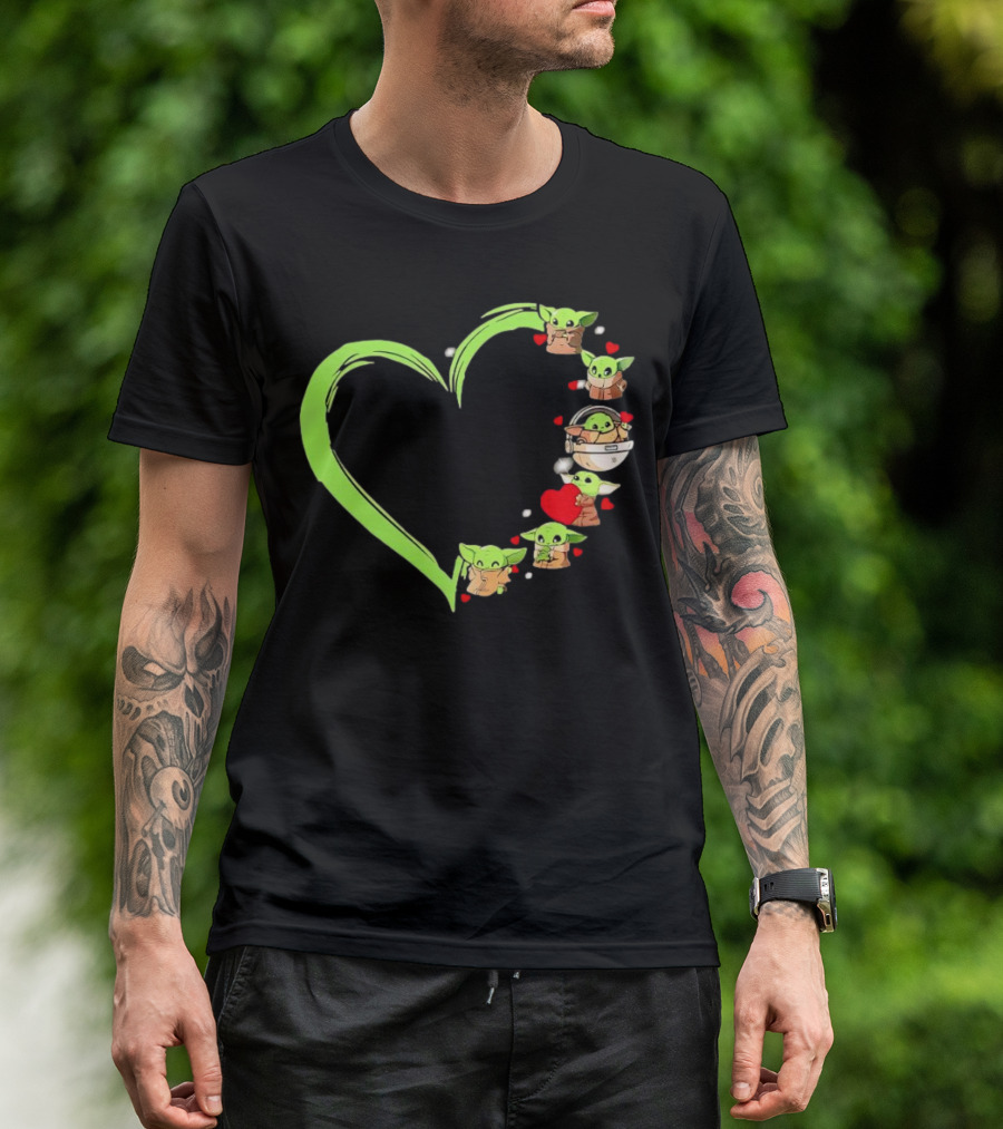 Baby Yoda Cute Heart Green Outline Mandalorian Grogu Love T-Shirt