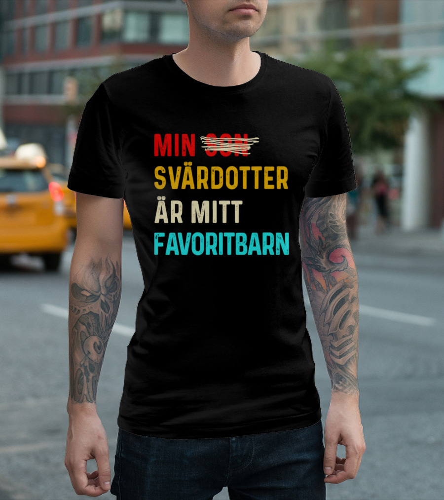 Min Svärdotter Är Mitt Favoritbarn Rolig Text T-Shirt