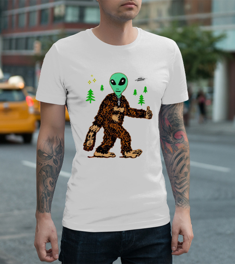 Alien Bigfoot Encounter Forest UFO Adventure T-Shirt