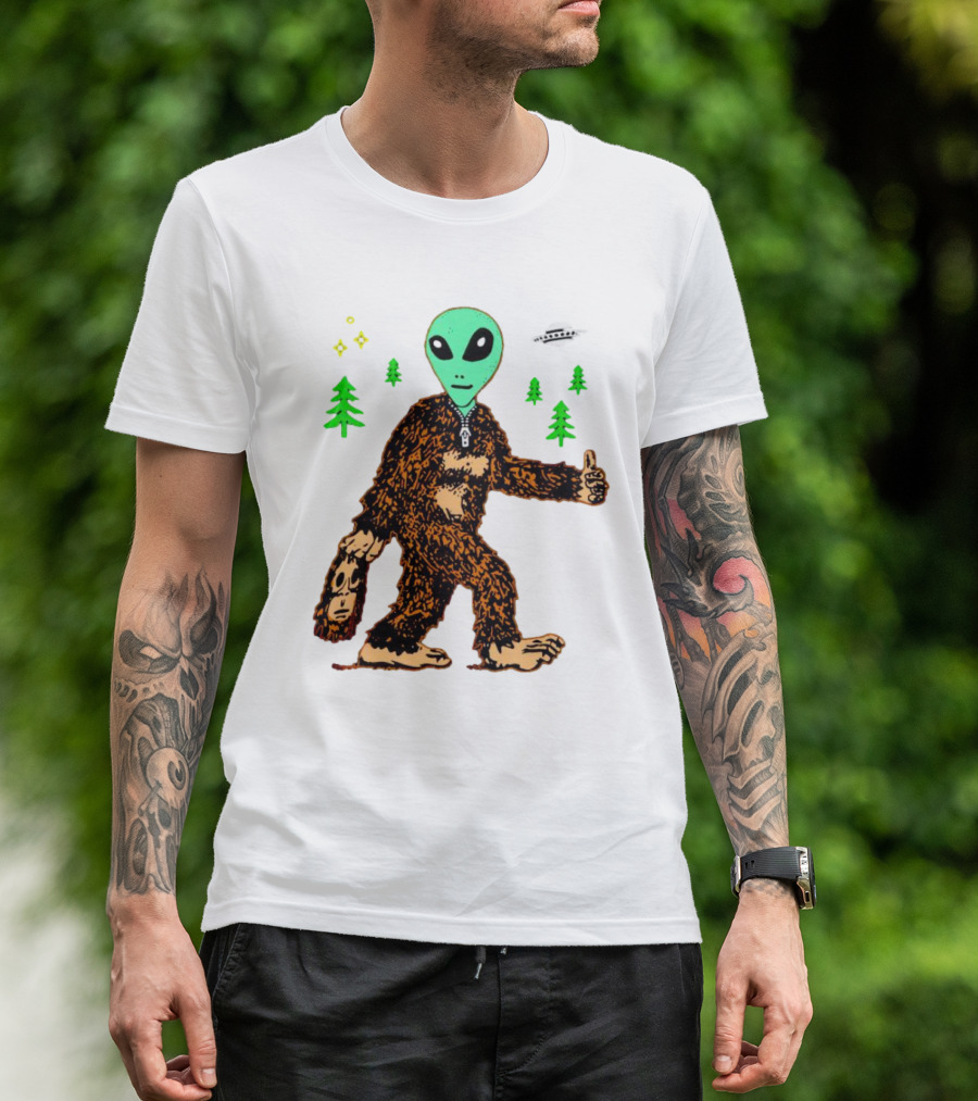 Alien Bigfoot Encounter Forest UFO Adventure T-Shirt