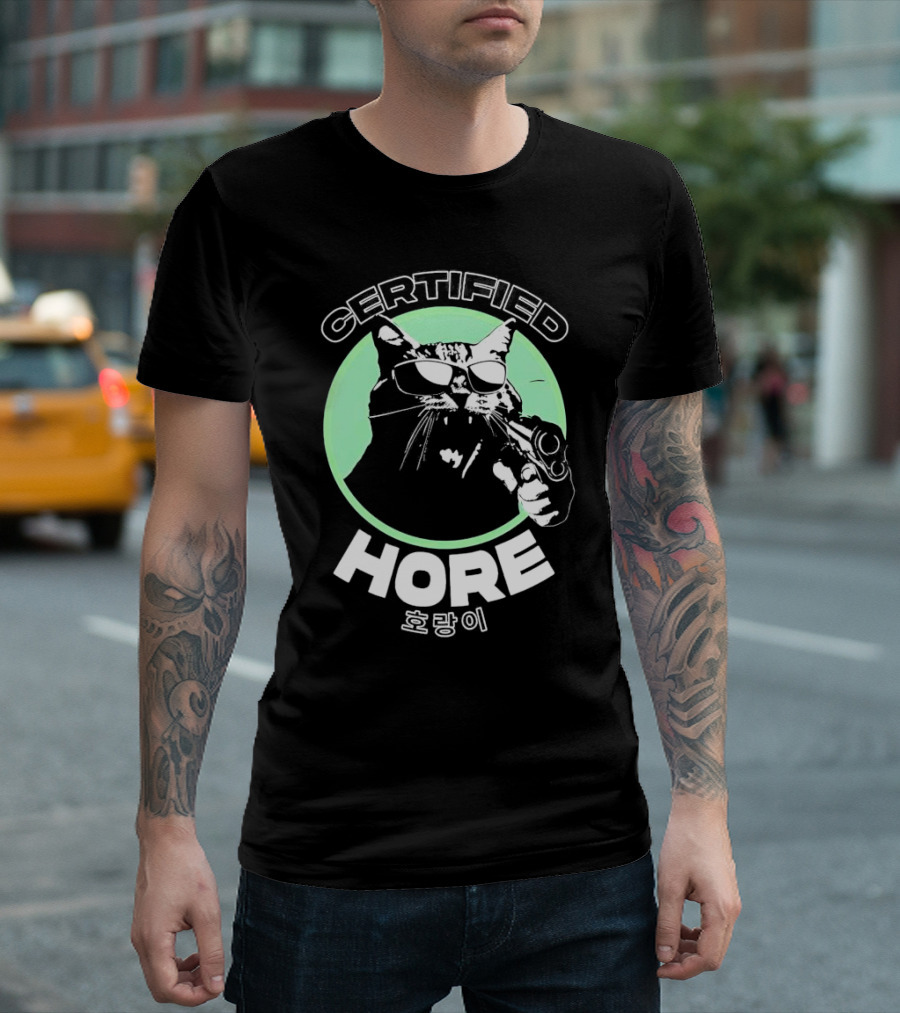 Certified Hore Cat With Sunglasses And Gun 호랑이 T-Shirt