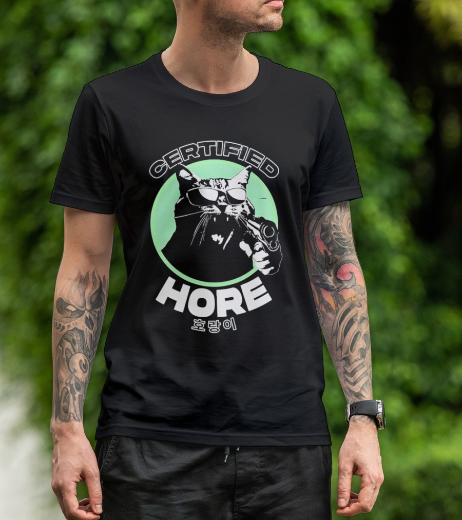 Certified Hore Cat With Sunglasses And Gun 호랑이 T-Shirt