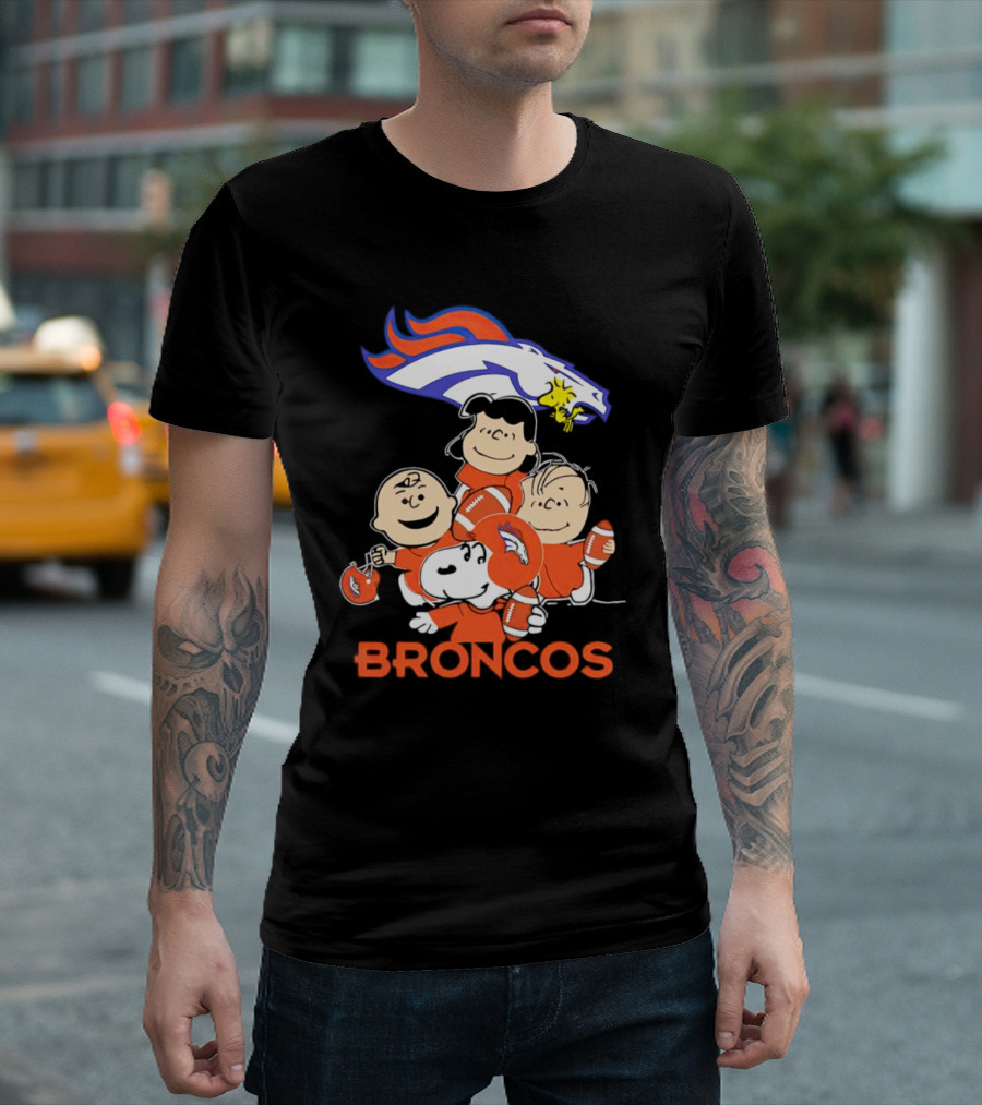 Peanuts Snoopy Denver Broncos Charlie Brown Lucy Linus T-Shirt