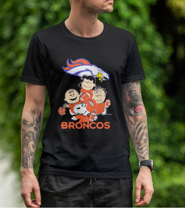Peanuts Snoopy Denver Broncos Charlie Brown Lucy Linus T-Shirt